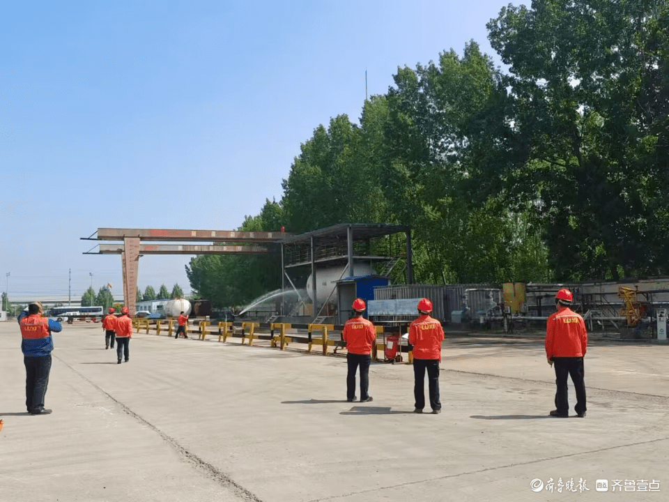 聊城经开区市场监管部开展压力容器泄漏专项应急演练开云体育 开云平台(图2)