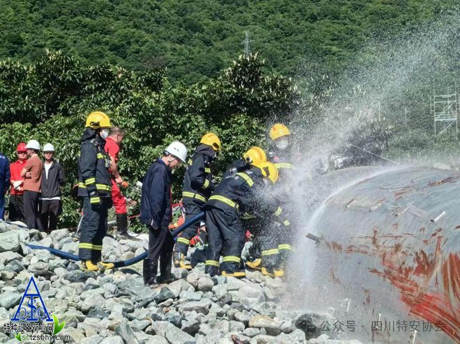 协会动态 四川特安协会专家组助力“开云 开云体育平台8·3康定山洪泥石流”灾害现场压力容器安全风险处置(图4)
